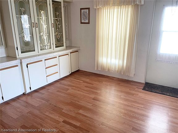 3rd image of 312 Woodbine Dr