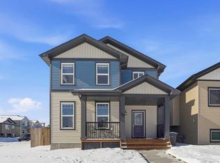 102 Hinshaw Dr, Sylvan Lake, AB T4S0N3