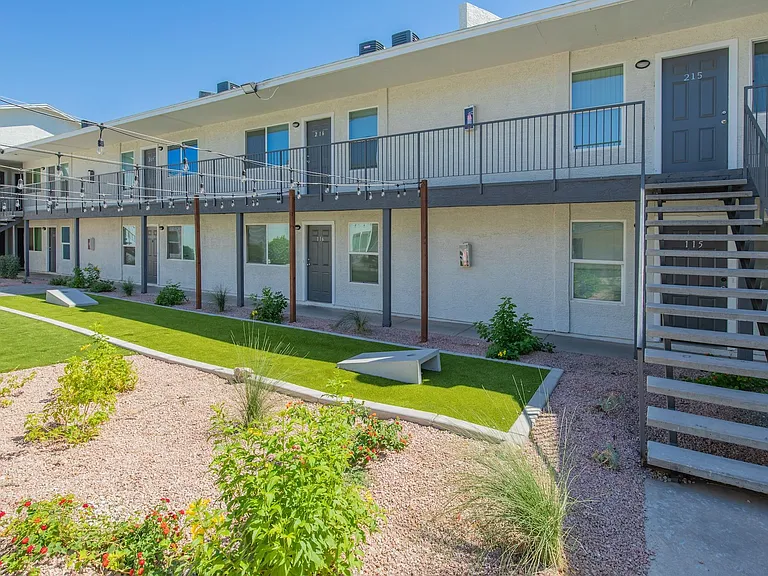 Two Five Greenway Apartments — Photo 13