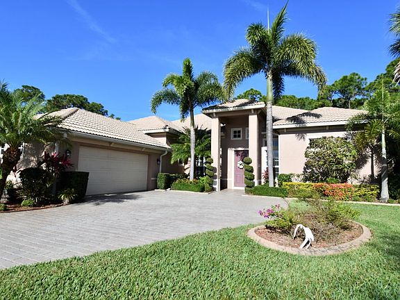 3rd image of 404 NW Lyndhurst Ct