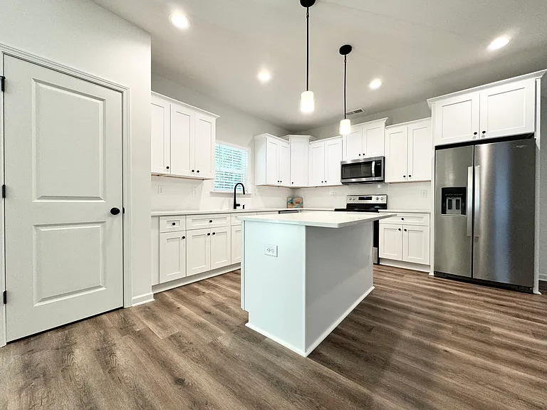401 Austin Dr — Photo 6