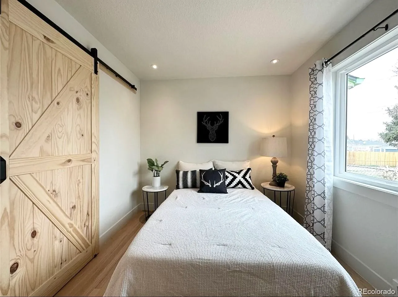 2 bed, 725 sqft, $2,000 — Photo 3