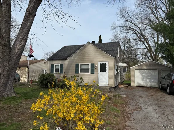 125 Maple Manor Dr, North Syracuse, NY 13212