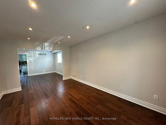 5th image of 10 Epping Ct