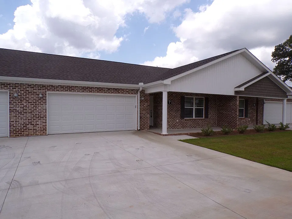 Lowe Drive 323 1-8