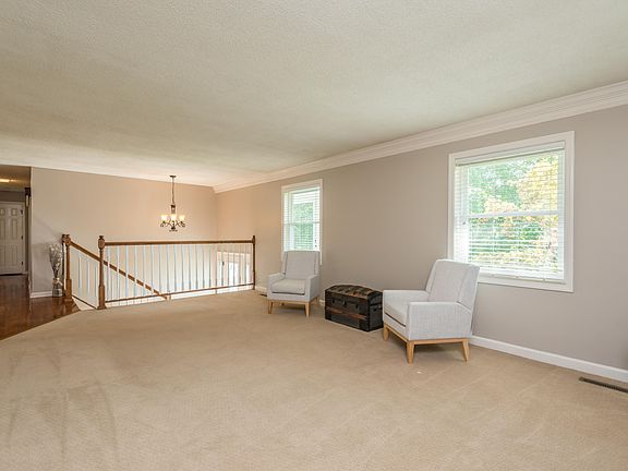 4th image of 724 Eblen Cir