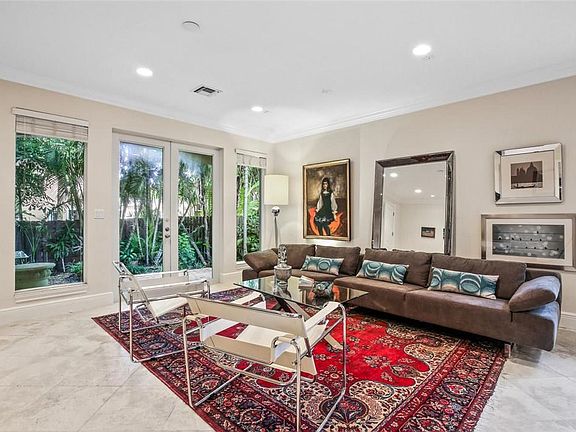 4th image of 115 SE 12th Avenue #115