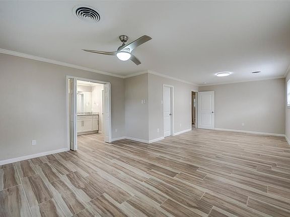 3rd image of 4915 Glenmeadow Dr