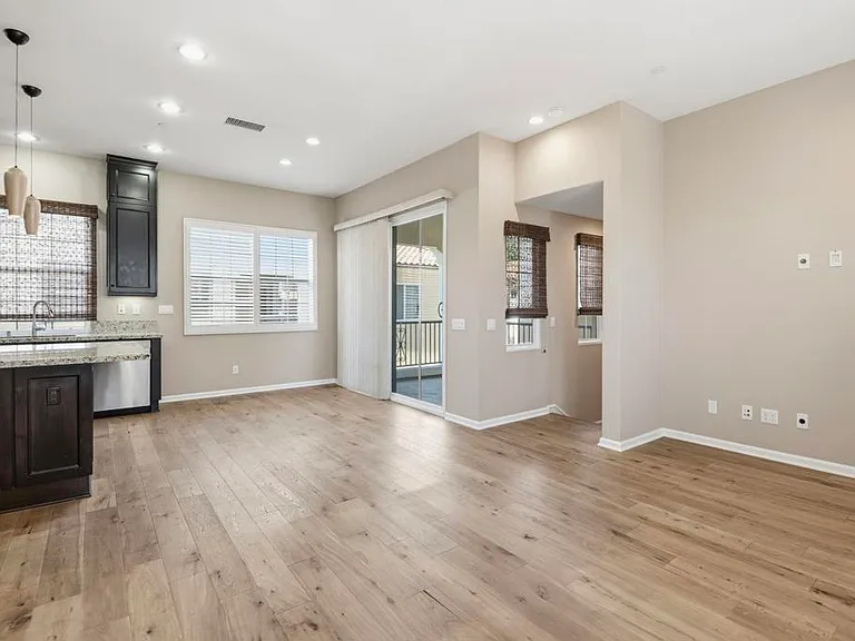 238 Firefly — Photo 4