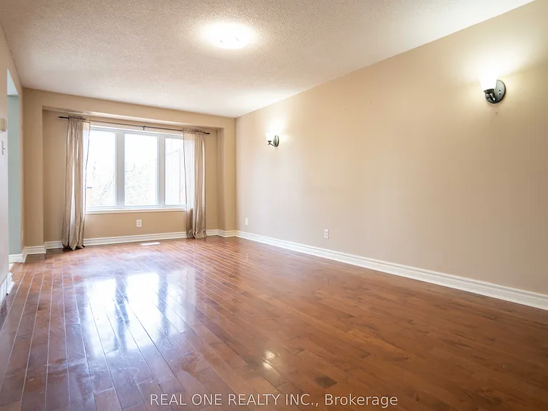 407 Downsview Pl — Photo 5