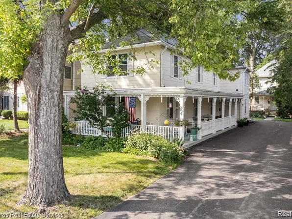 84 Vernier Rd #1F, Grosse Pointe, MI 48236