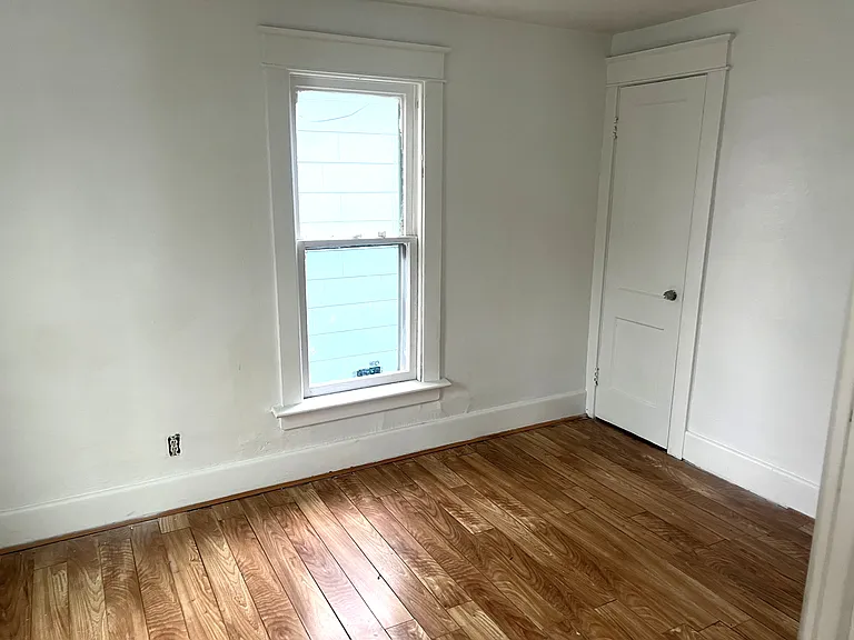 516 E 22nd St #2 — Photo 4