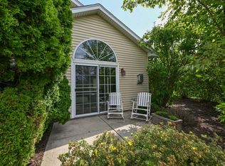 1166 Quinlan Dr UNIT A, Pewaukee, WI 53072