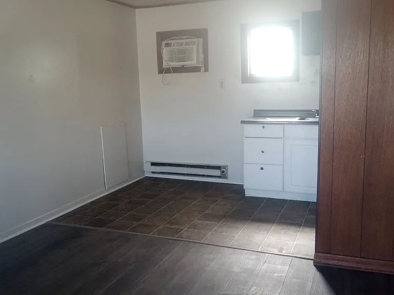 1950 N Illinois Ave #6 — Photo 2