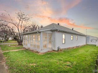 349 Locust St, Eldred, IL 62027