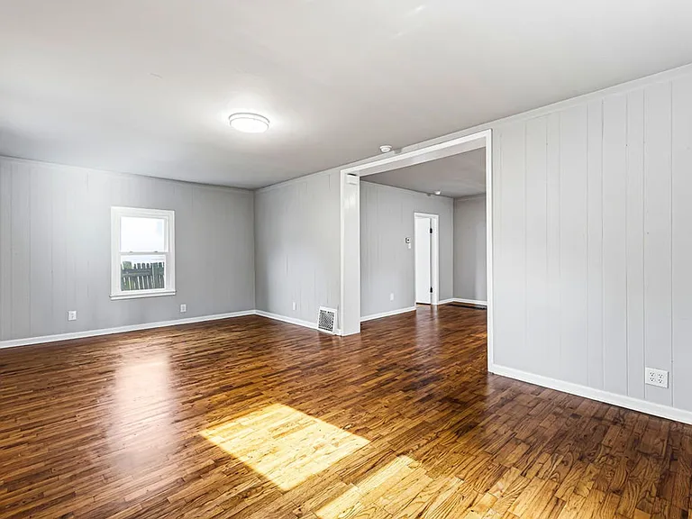 2911 Felix St — Photo 4