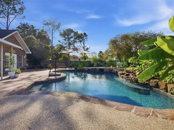 3209 Surrey Ln, Deer Park, TX 77536