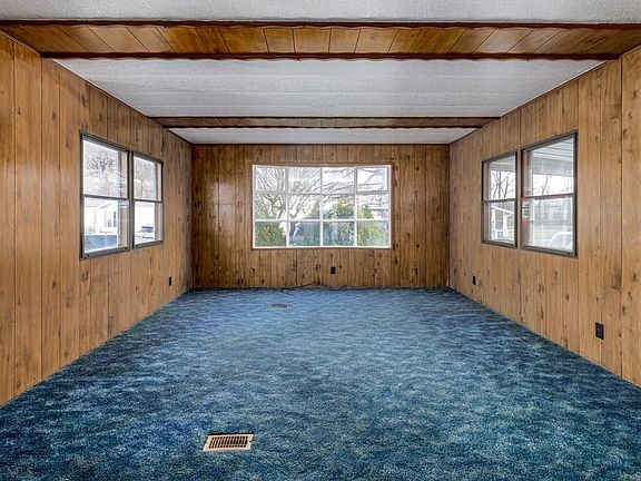 5th image of 1019 Rosewood Dr