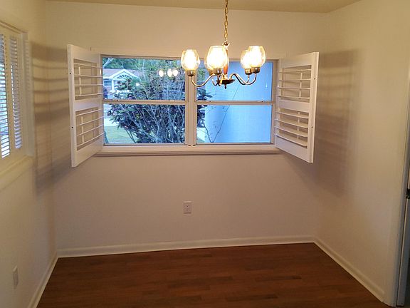 3rd image of 220 Debra Ct