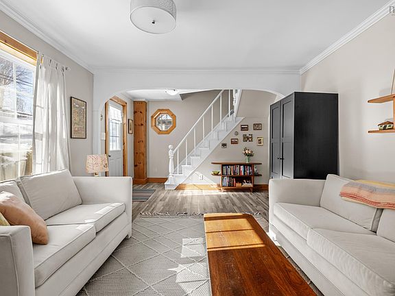 3rd image of 481 Conquerall Rd