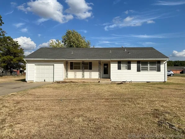1102 S 6th St, Blackwell, OK 74631