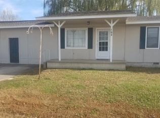 102 N 2nd St, Chouteau, OK 74337