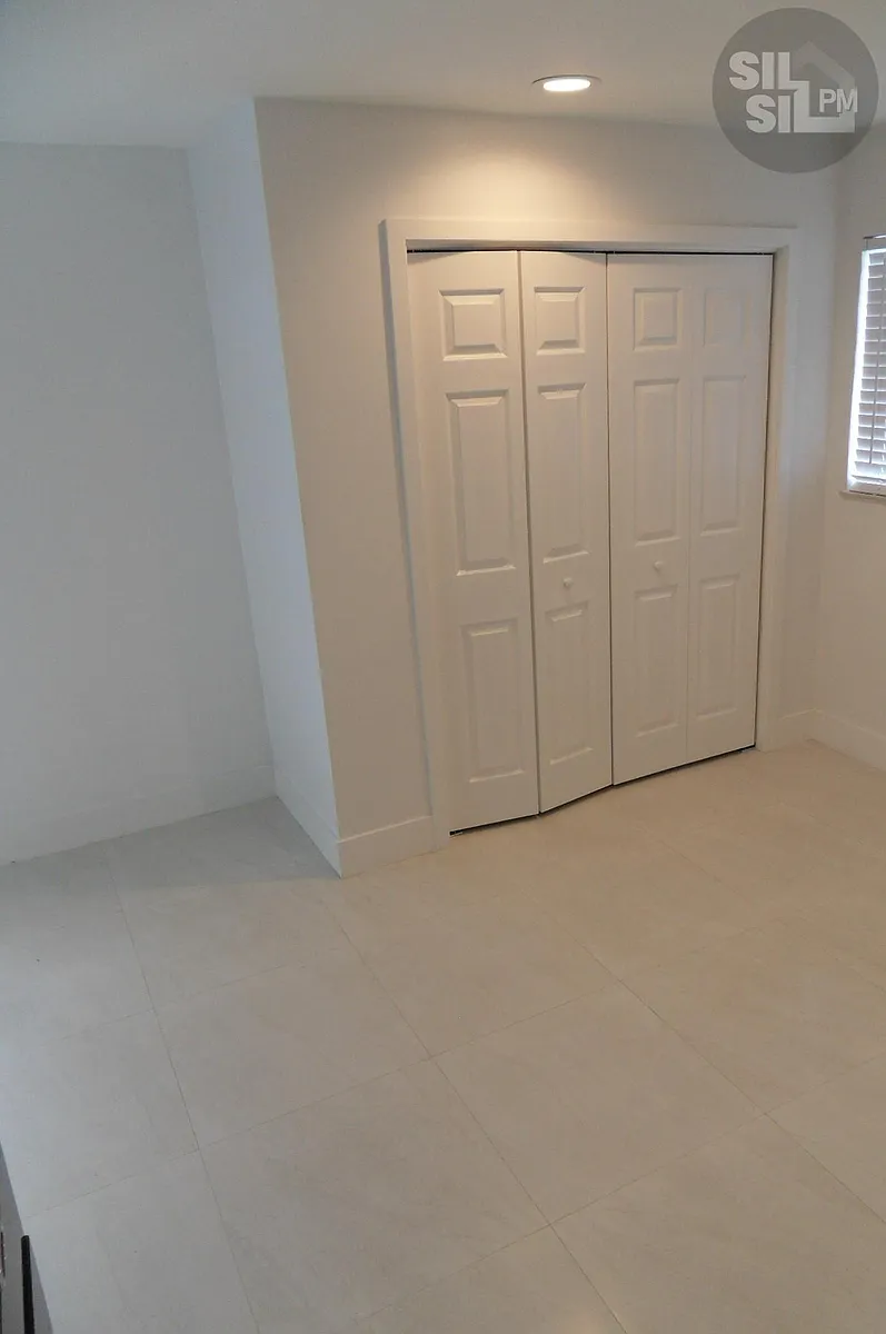 Building Photo - 8771 SW 27th St #EFFICIENCY