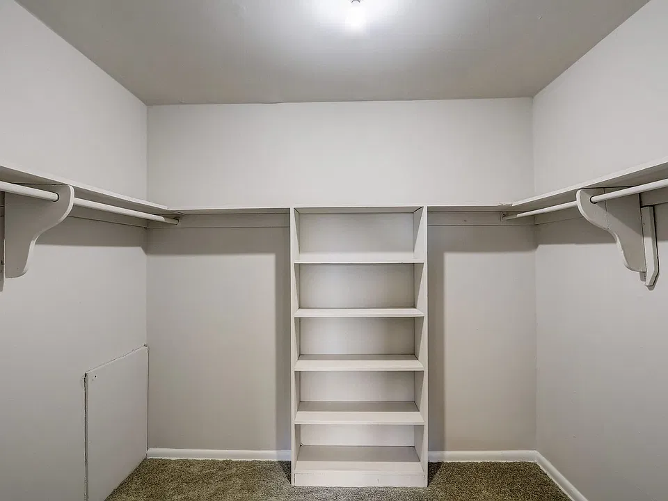 Hillsdale Manor Apartments