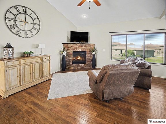 3rd image of 905 Ridge Road Pl