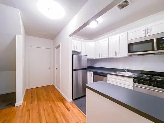Rented by City Connections Realty | media 8