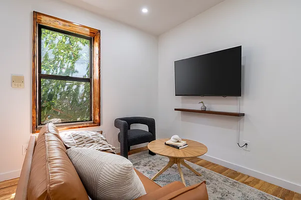 Living room, photo 6