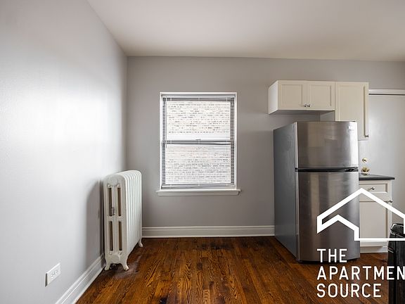 3rd image of 5742 N Winthrop Ave APT 308