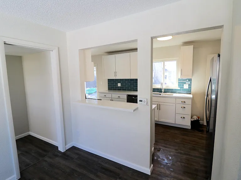 3035 S Clermont Dr — Photo 5