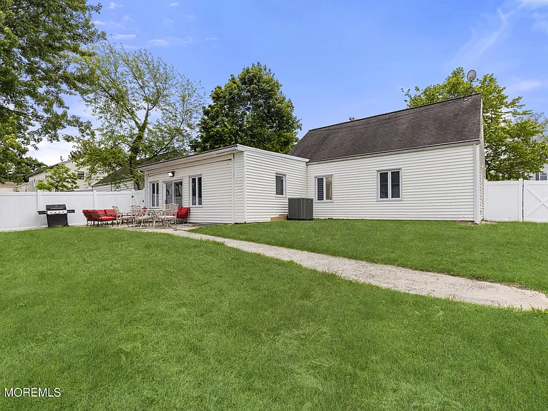 297 Highland Ave — Photo 28