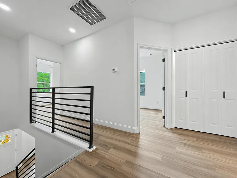 2218 Lincoln St SE — Photo 15