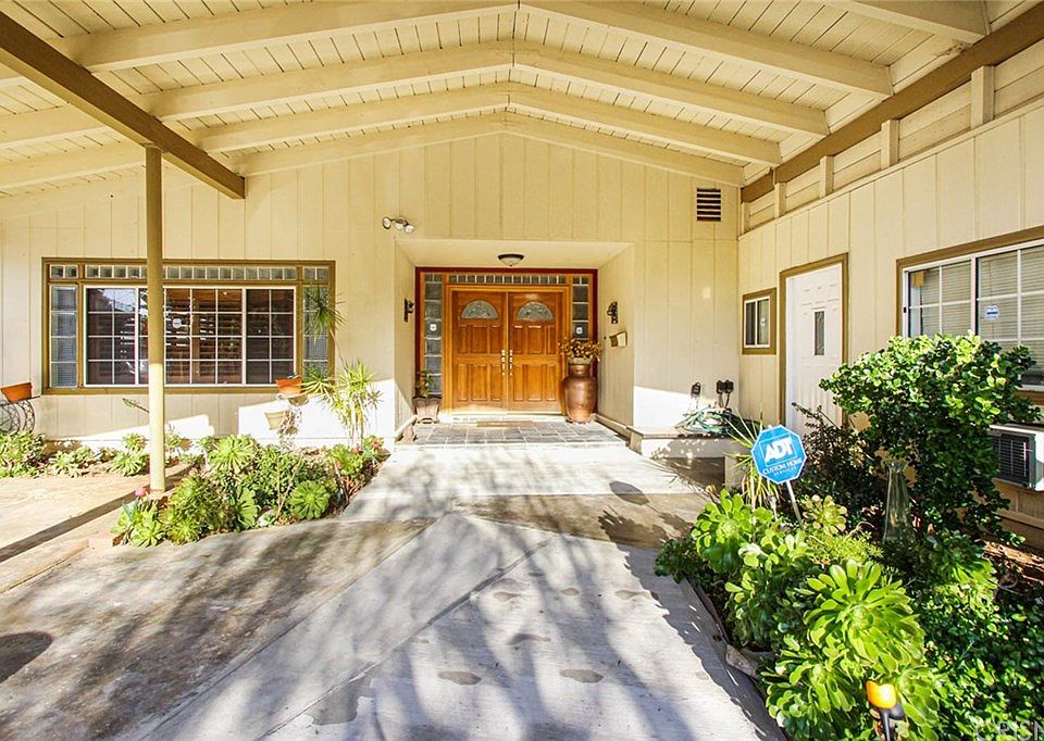1st image of 4610 Santa Lucia Dr