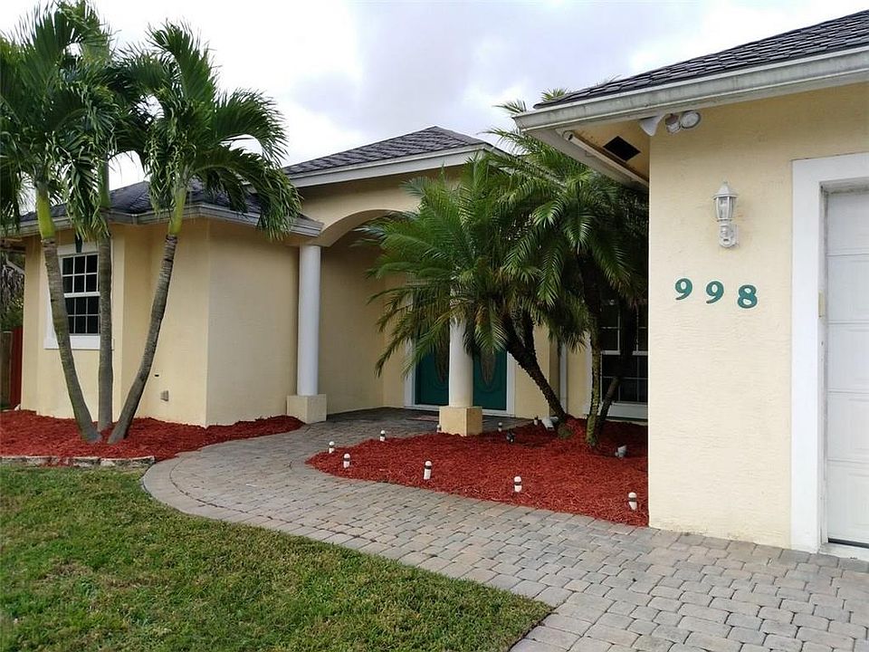 1st image of 998 SW Sultan Dr