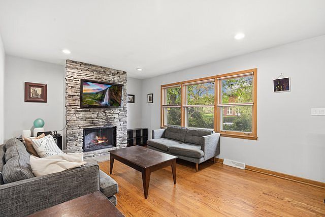 4454 N Richmond St, Chicago, IL 60625 | Zillow