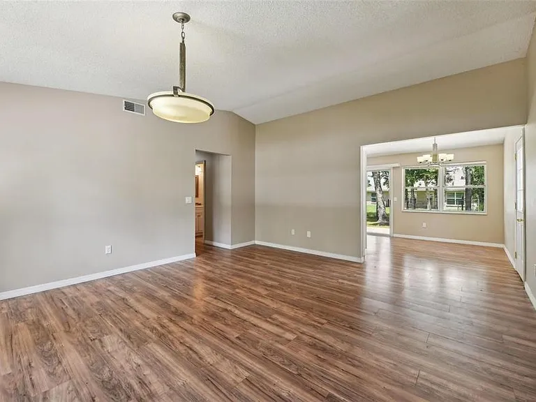 5 Cedar Ln — Photo 5