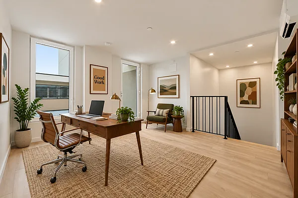 Office, photo 2