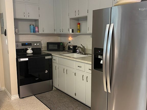 3rd image of 901 N Birch Rd APT D10