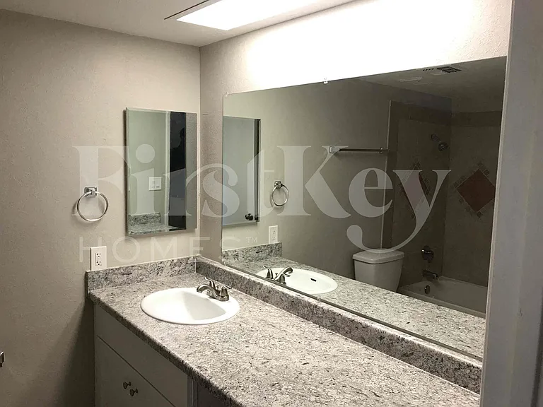 7629 W Flower St — Photo 9