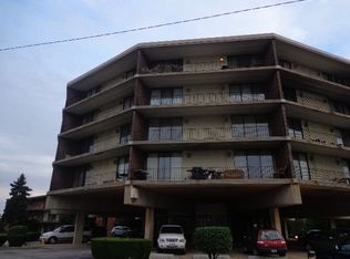 2304 Holiday Ter APT 206, Lansing, IL 60438