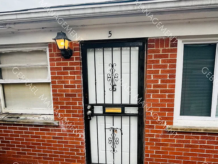 11018 Hayes St — Photo 1