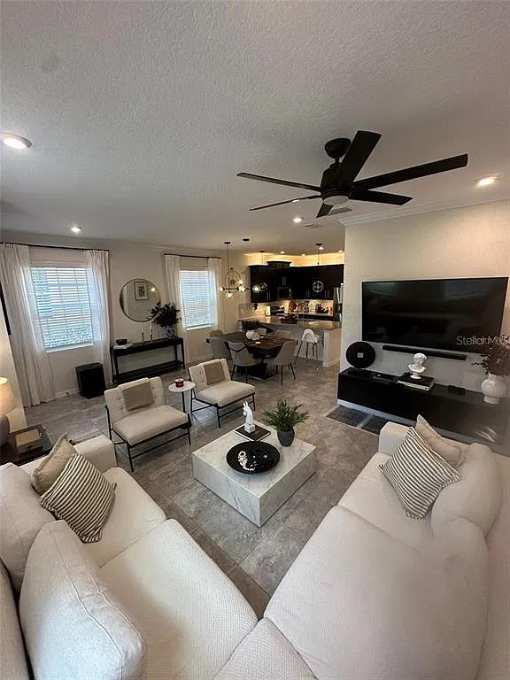 3 bed, 2.5 bath, 1602 sqft, $2,400 — Photo 4