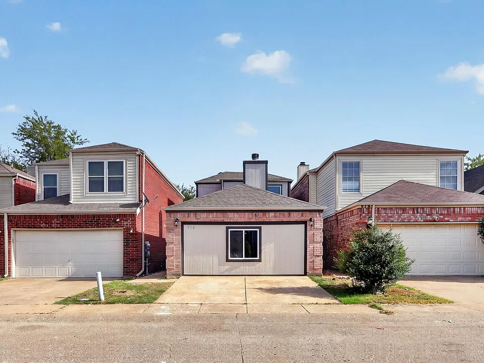 916 Fairbanks Cir