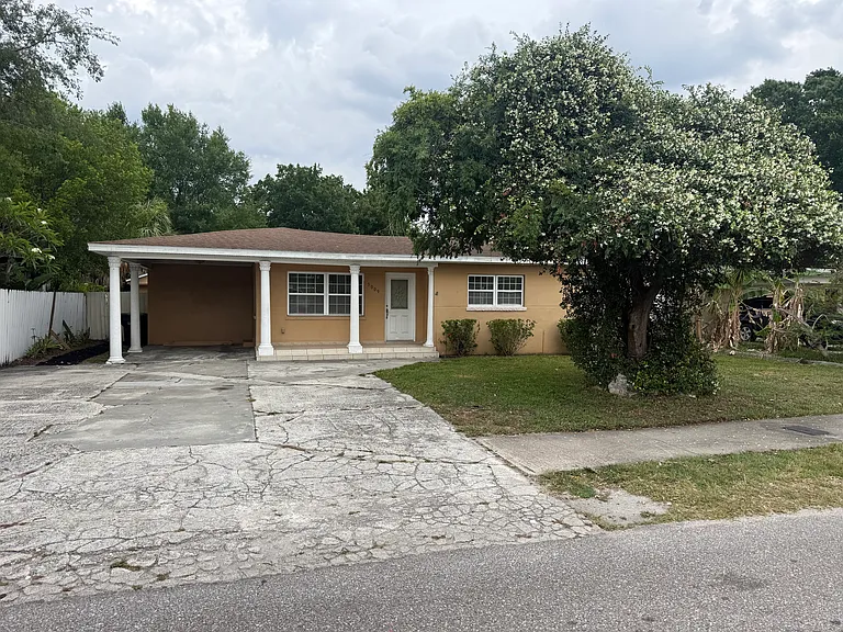 3009 W Beach St — Photo 1