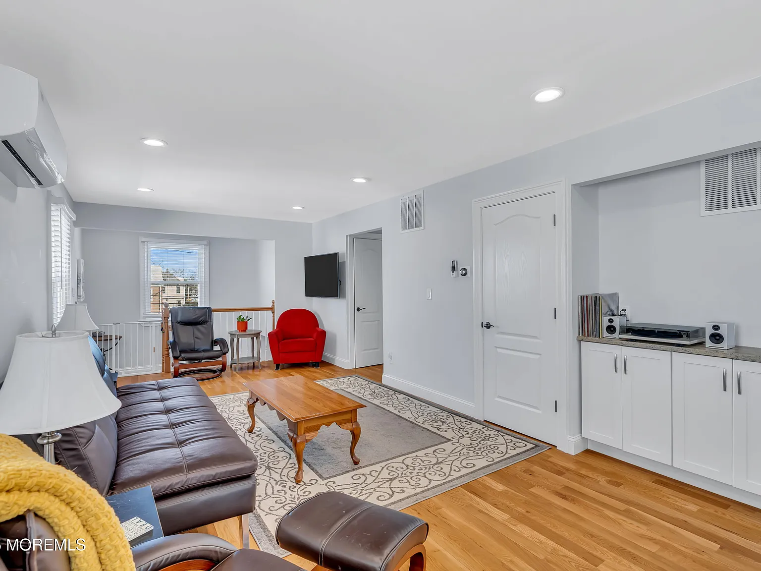 3 bed, 2268 sqft, $12,000 — Photo 4