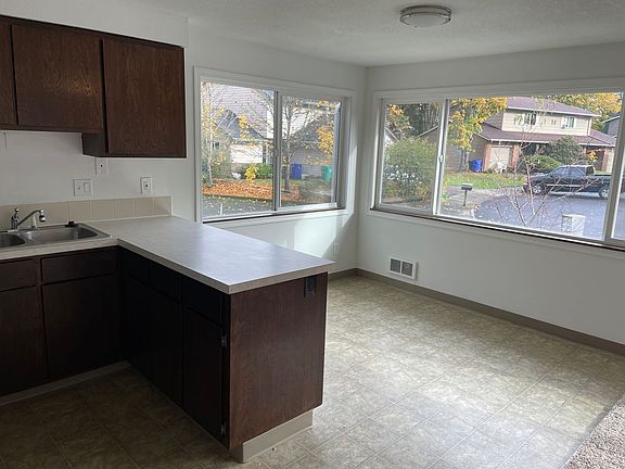 4th image of 3075-3095 NE 7th Ct #3085