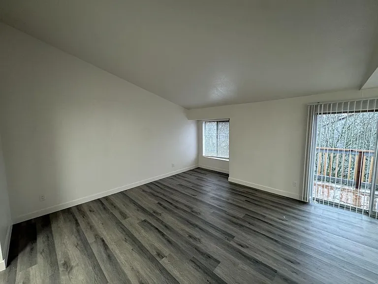 Wellington Place Apartments — Photo 18